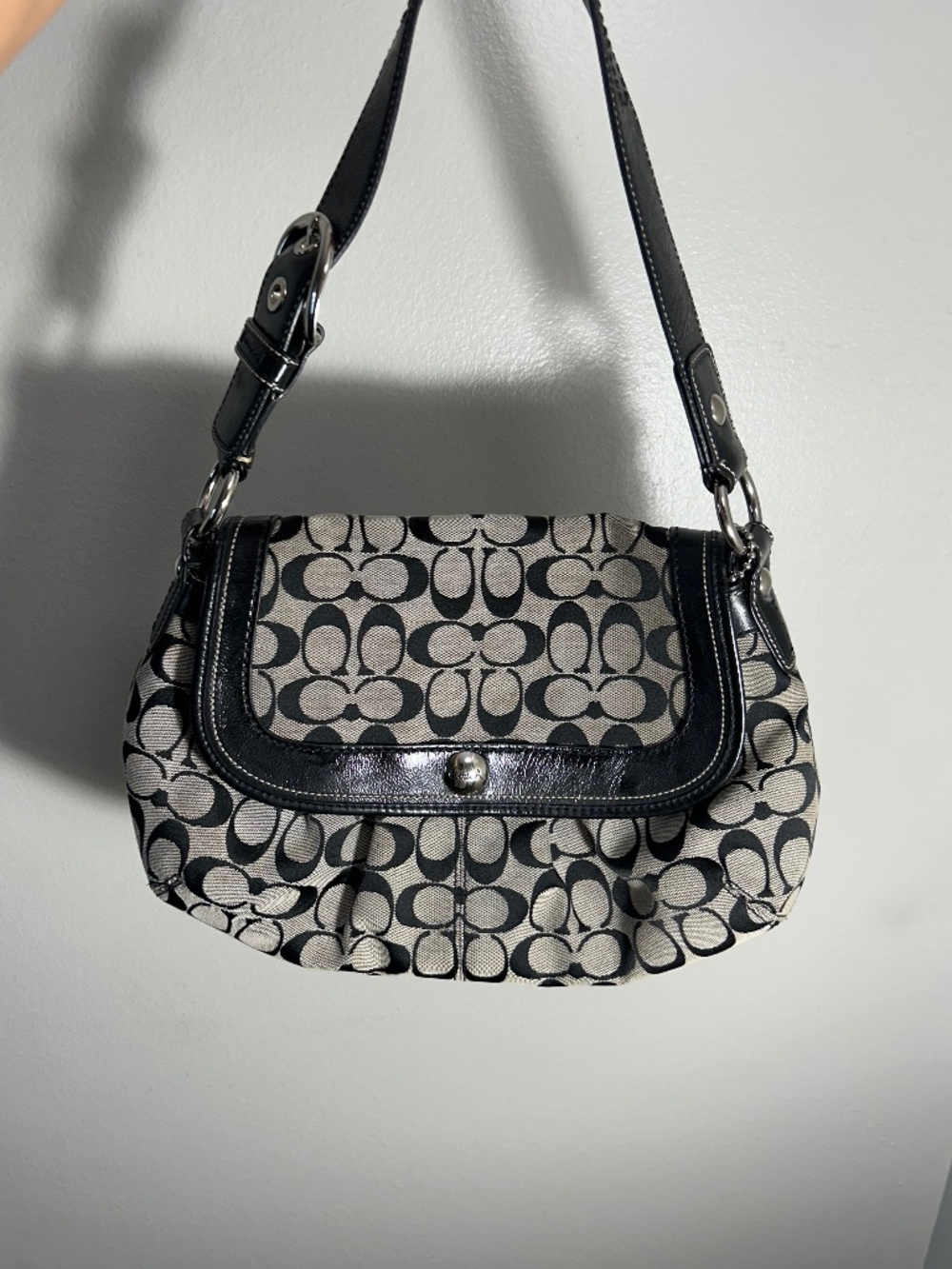 Vintage Y2K Coach Soho Pleated Flap Hobo Bag Black Gray Signature Canvas F13739